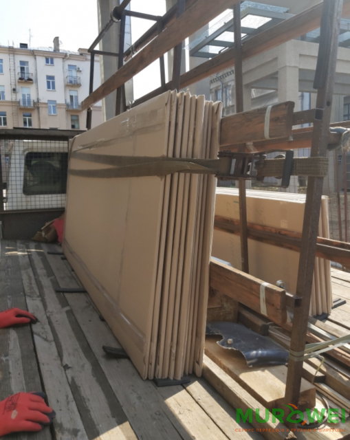 Подъём стеклопакетов стекла зеркал